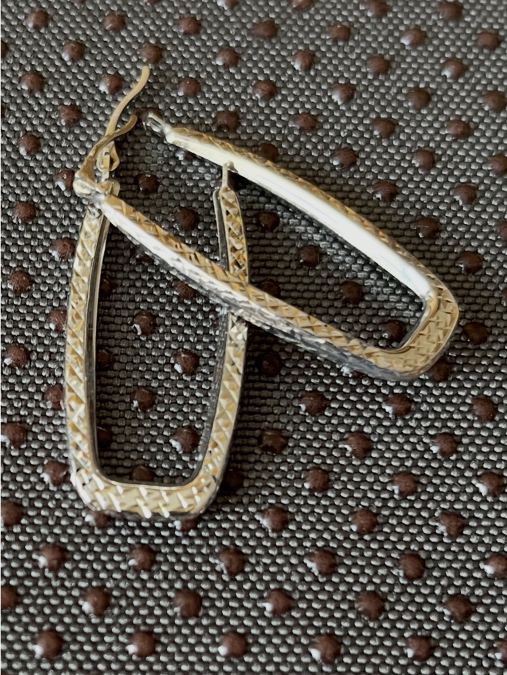 14k WHITE GOLD DIAMOND CUT  Rectangular Hoop Earrings 1 1/4” long